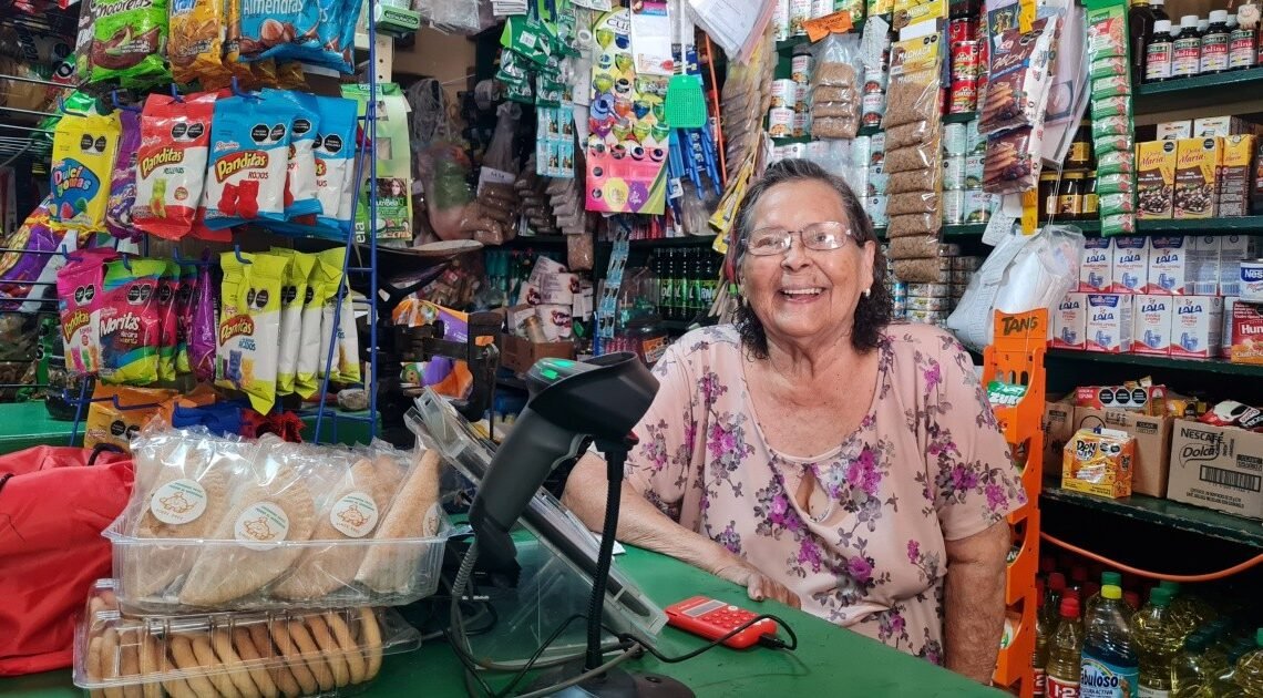 ¡Delfina es la abarrotera más legendaria de Hermosillo! Aún atiende el negocio que abrió hace 68 años en Villa de Seris