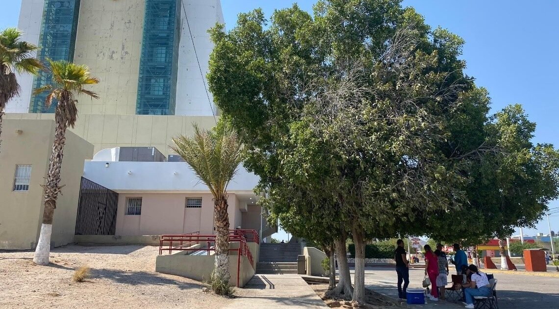 Hermosillo: Hacen falta más espacios con sombra por fuera del Hospital Infantil