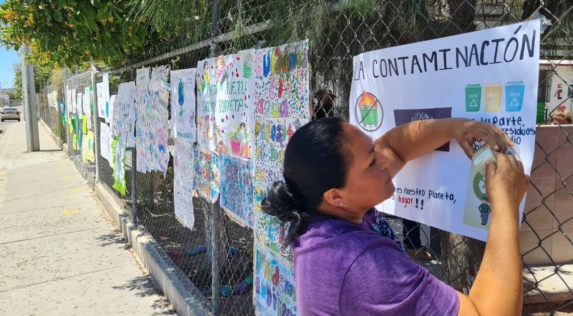 Madres de Familia protestan por lote baldío frente a preescolar que se ha convertido en un basurero Madres de Familia protestan por lote baldío frente a preescolar que se ha convertido en un basurero