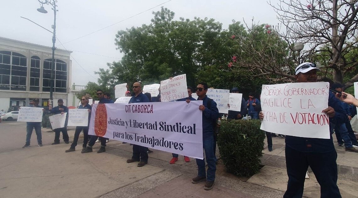 Hermosillo: Se manifiestan mineros de Caborca en Palacio de Gobierno Hermosillo: Se manifiestan mineros de Caborca en Palacio de Gobierno