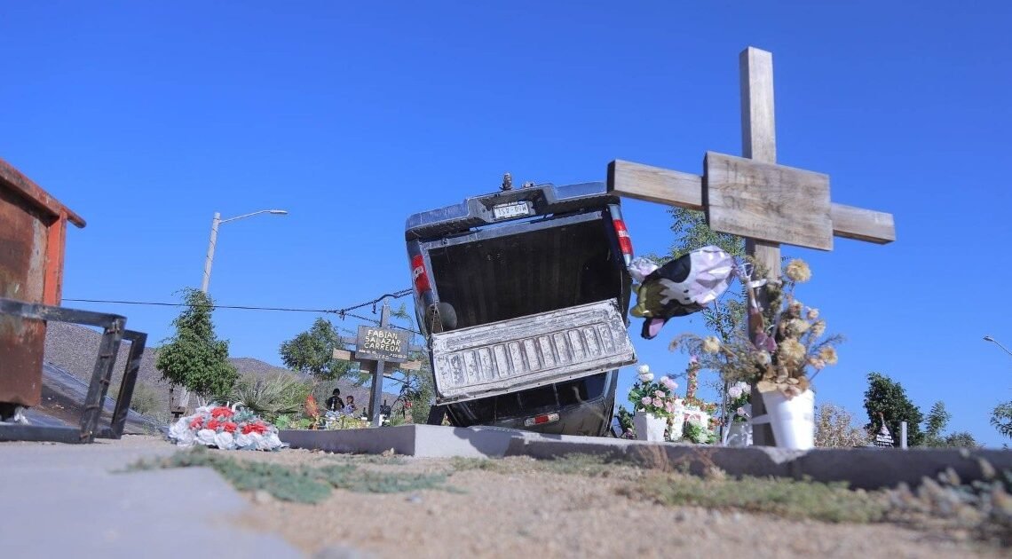 ¡Vuelca sobre tumbas! Se accidenta pickup en Panteón Municipal Norte de Hermosillo ¡Vuelca sobre tumbas! Se accidenta pickup en Panteón Municipal Norte de Hermosillo