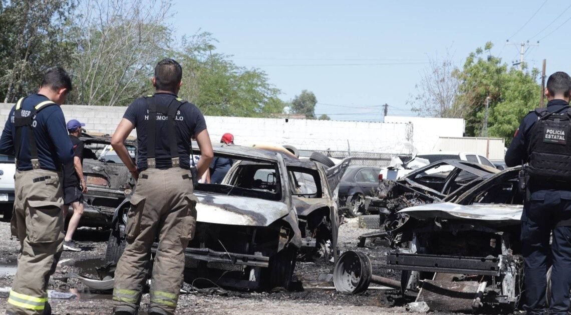 Se registra incendio de vehículos en Colonia Olivares Se registra incendio de vehículos en Colonia Olivares