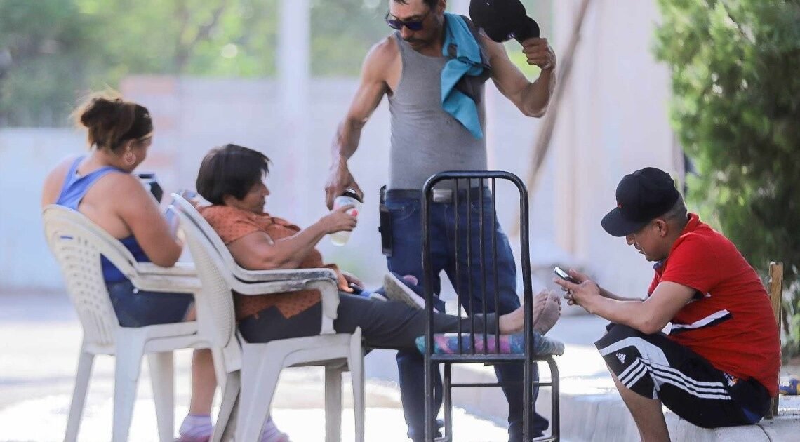 Clima: Ola de calor alcanza temperaturas extremas en varias partes de Hermosillo Clima: Ola de calor alcanza temperaturas extremas en varias partes de Hermosillo