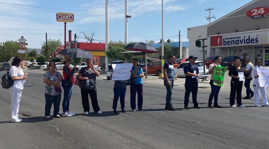Hermosillo: Personal de Salud del Gobierno del Estado bloquea calle Reforma frente al Hospital Infantil Hermosillo: Personal de Salud del Gobierno del Estado bloquea calle Reforma frente al Hospital Infantil