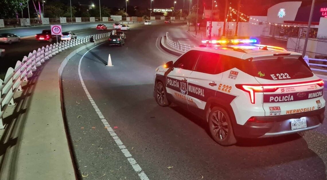 Accidente de tráfico en el puente del boulevard Luis Encinas y Rosales