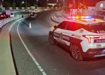 Accidente de tráfico en el puente del boulevard Luis Encinas y Rosales