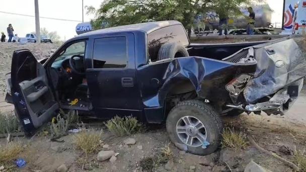 Tráiler bloquea el paso y ocasiona aparatoso choque Tráiler bloquea el paso y ocasiona aparatoso choque
