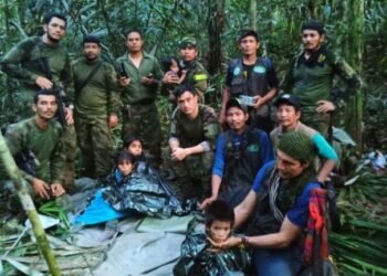 Emotivo rescate a los niños indígenas en la selva de Colombia