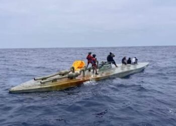 Aseguran semisumergible con 3.5 toneladas de cocaína en el Océano Pacífico