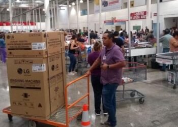 Aumenta 3.45% consumo privado; suma 26 avances