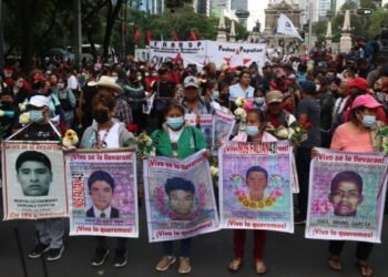 FGR obtiene 16 órdenes de aprehensión contra militares por caso Ayotzinapa