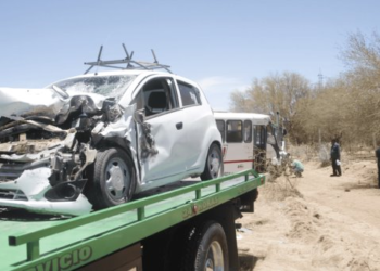 Maniobra de rebase provoca accidente en carretera Hermosillo-Bahía de Kino