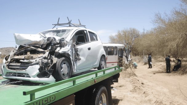 Maniobra de rebase provoca accidente en carretera Hermosillo-Bahía de Kino Maniobra de rebase provoca accidente en carretera Hermosillo-Bahía de Kino