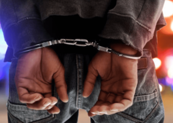 Hijo agrede a su padre de 65 años por reclamos sobre trabajo y comida