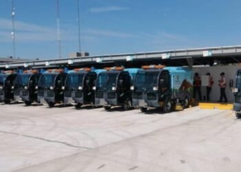 Entregan primera flotilla de barredoras eléctricas en Hermosillo