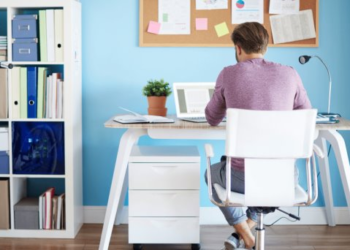 Patrón debe pagar desde el internet hasta tu silla si realizas home office