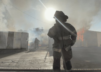 Fuga de gas provoca incendio en predio del centro de Hermosillo