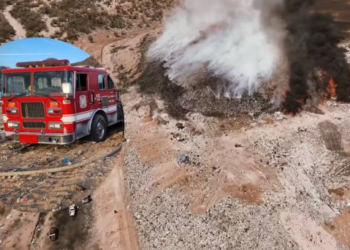 Relleno sanitario de Hermosillo vuelve a arder; bomberos mitigan el fuego