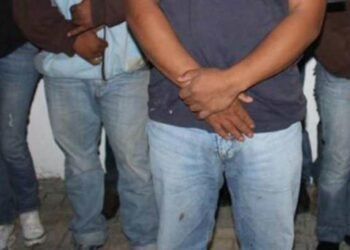 Desembolsan 7 mil dólares por pasar a Estados Unidos