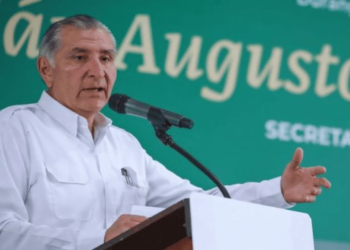 Adán Augusto López presenta su renuncia a la Segob, anuncia AMLO