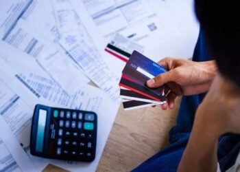 Mujeres reducen morosidad en carteras de crédito
