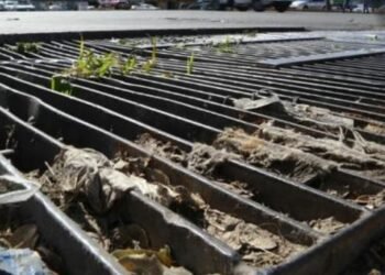 Servicios Públicos retira entre 6.5 y 7 toneladas de parrillas pluviales