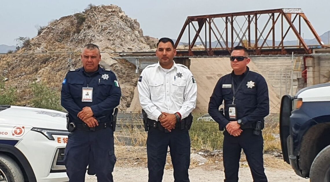 Policías de Hermosillo rescatan a hombre en riesgo en el puente de la presa Abelardo L. Rodríguez