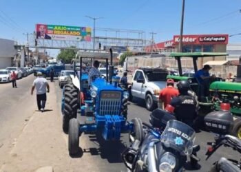 Cierran aeropuerto de Culiacán por bloqueo de productores
