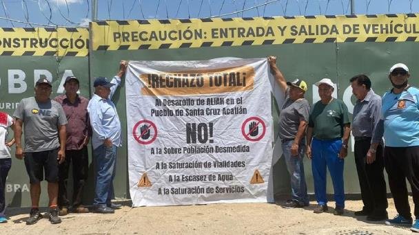 Vecinos en Edomex se manifiestan contra constricción de departamentos Vecinos en Edomex se manifiestan contra constricción de departamentos