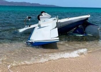 Avioneta se desploma sobre playas de Baja California Sur; hay un lesionado