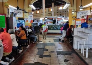 Registran baja afluencia de clientes en Mercado Municipal por calor