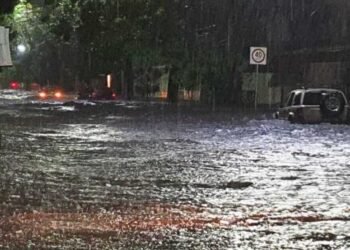 Cae primera tormenta moderada en Guadalajara; Provoca inundaciones