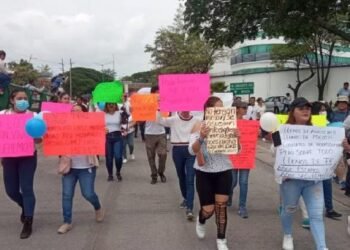 Marchan familiares de 16 empleados desaparecidos en Chiapas