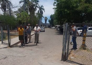 Se manifiestan sindicatos en el Issste para evitar que se lleve equipo médico a Hermosillo