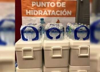 Bomberos de Hermosillo colocan puntos de hidratación ante intenso calor