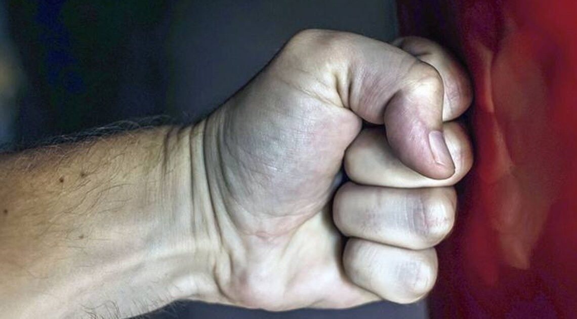 Hombre es detenido por golpear a su padre en colonia Las Minitas: Hermosillo