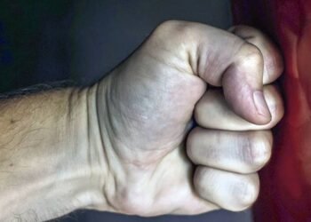 Hombre es detenido por golpear a su padre en colonia Las Minitas: Hermosillo