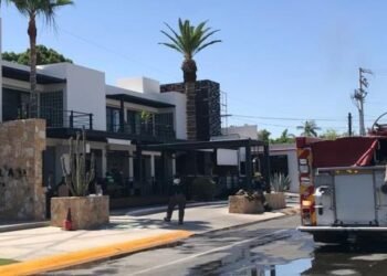 Desalojan restaurante en la colonia Centenario por incendio en la cocina