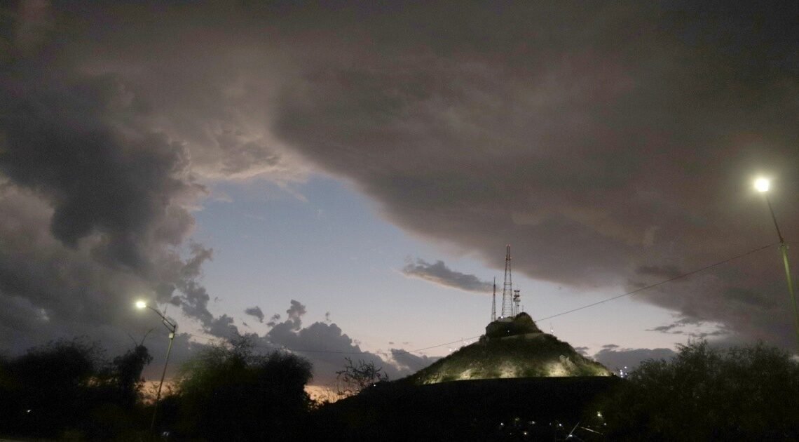 Como estaba pronosticado, ayer cayó en Hermosillo la primera lluvia del verano