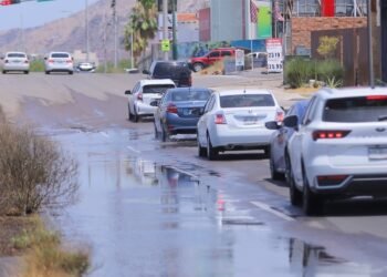 Hermosillo: Fuga de drenaje en Vado del Río afecta ventas de comercios hasta en un 45%