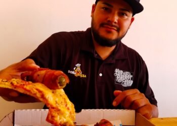 VIDEO | Pizza de pepperoni con su chile jalapeño relleno ¡Para los amantes de la comida “monchosa”!