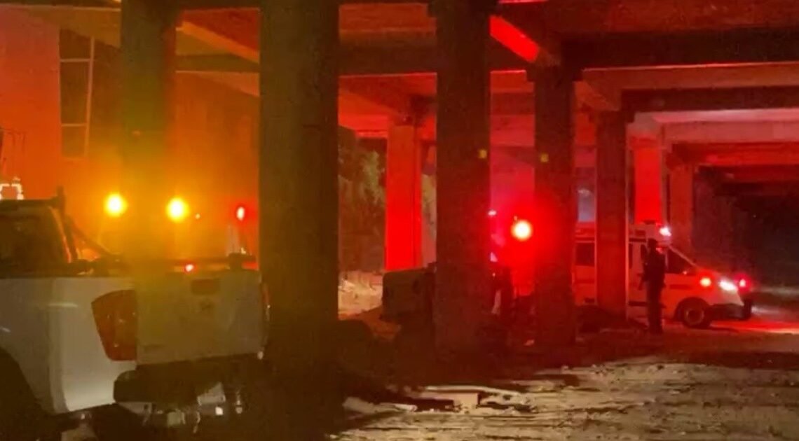 Trasladan a dos obreros lesionados por derrumbe en Hospital San José a otro nosocomio para atenderse