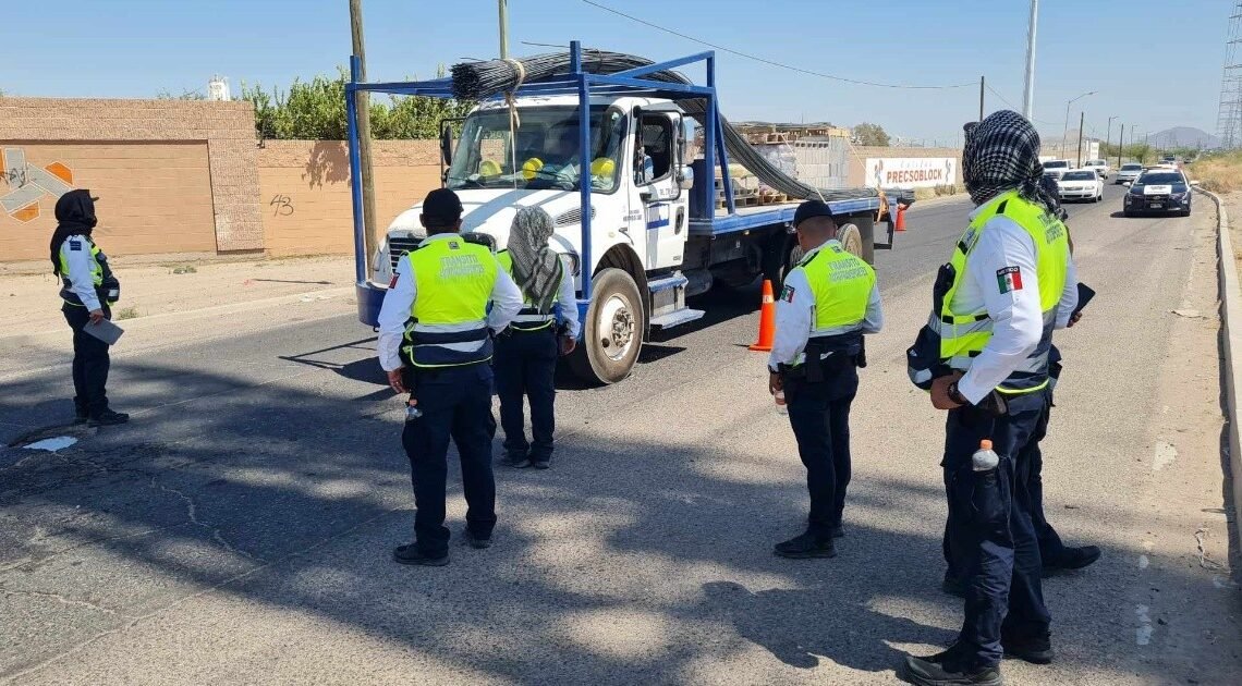 Operativo de tránsito en Hermosillo: Conductores de vehículos de carga bajo revisiones