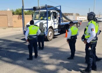 Operativo de tránsito en Hermosillo: Conductores de vehículos de carga bajo revisiones