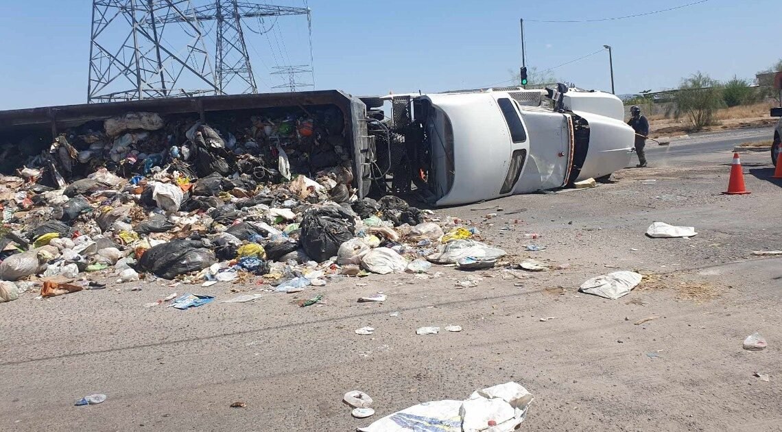 Volcadura de tráiler cargado de basura en Hermosillo deja a una persona lesionada