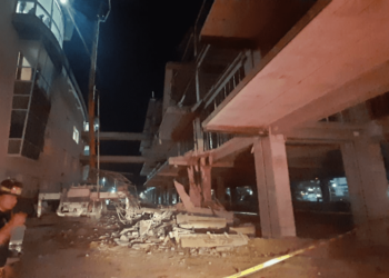 FOTOS: Colapsa obra en hospital San José en Hermosillo; reportan dos obreros delicados y uno grave