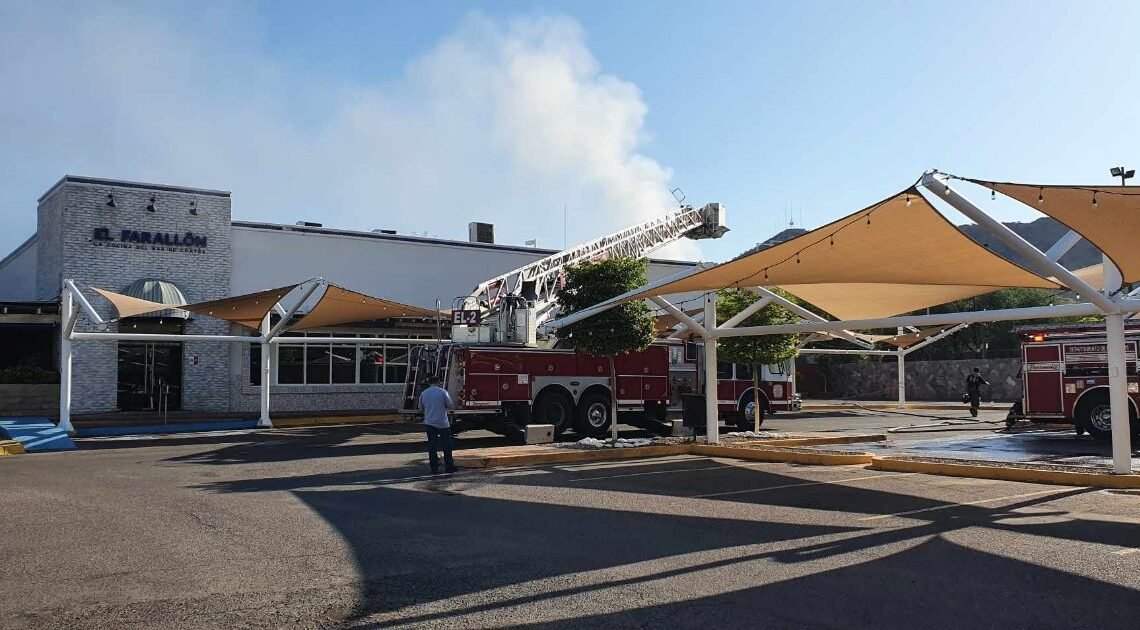 Hermosillo: Se incendia restaurante de mariscos “El Farallón” sobre el bulevar Morelos Hermosillo: Se incendia restaurante de mariscos “El Farallón” sobre el bulevar Morelos