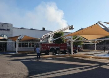 Hermosillo: Se incendia restaurante de mariscos “El Farallón” sobre el bulevar Morelos