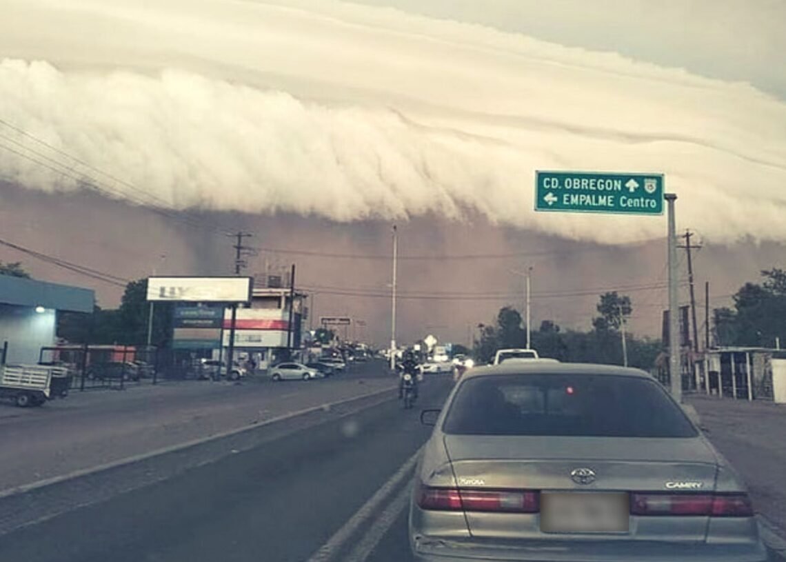 Difícil momento pasan familias en Guaymas y Empalme tras tormenta de arena