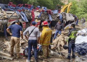 Volcadura de autobús ha dejado 29 muertos en Oaxaca; hay 19 hospitalizados